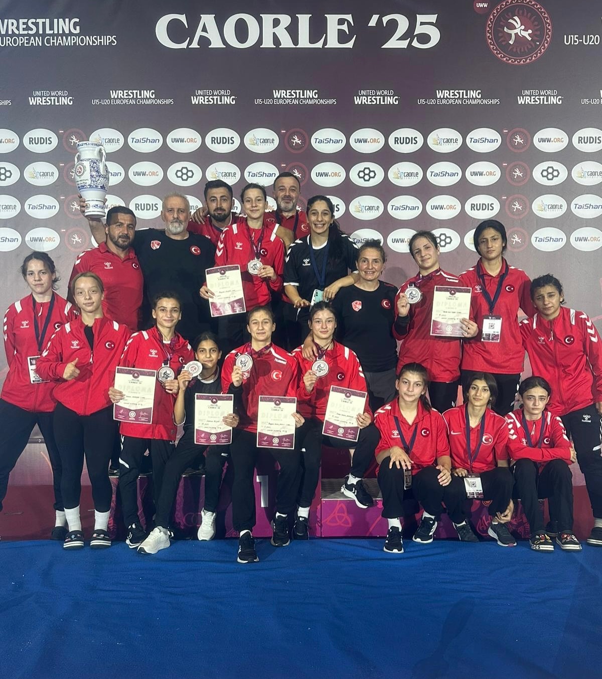 U15 Kadınlar Güreş Milli Takımımız Avrupa İkincisi Oldu.